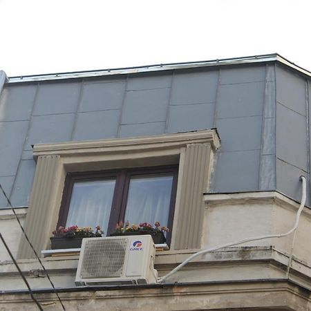 Studio Yellow - Piata Victoriei ブカレスト エクステリア 写真